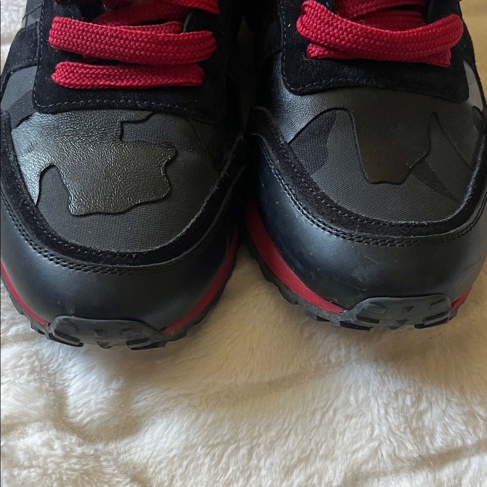 Valentino Garavani Black & Red Camo Rockrunner Sneakers - Picture 11 of 16